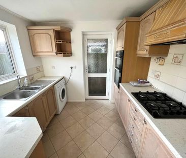 3 bedroom semi-detached house to rent - Photo 5