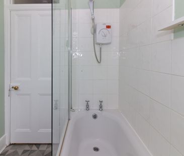 4 Bed Terraced House, Boscombe Road, SW17 - Photo 6