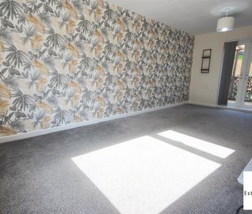 3 Bedroom House - Terraced To Let - Photo 2