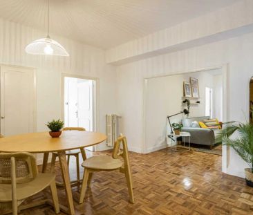 Room in a shared 6-bedroom apartment for rent in Cuatro Caminos - Photo 5