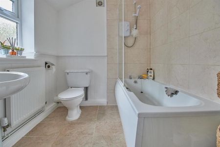 3 bedroom terraced house to rent - Photo 5
