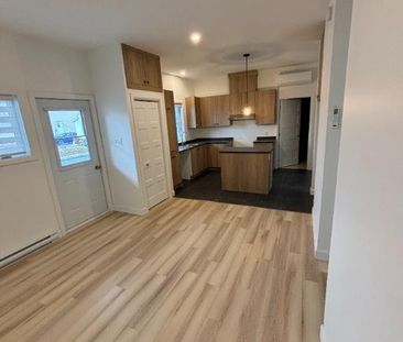 Beau 5 1/2 - Photo 1