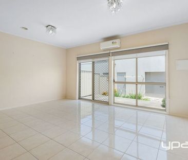 BEAUTIFUL HOME IN A CENTRAL LOCATION - Photo 3