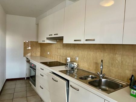 NABIJ UZ GENT, GELIJKVLOERSAPPARTEMENT MET 2 SLAAPKAMERS EN GARAGE. - Foto 4