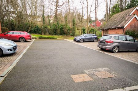 Alexandra Close, Dursley, Glos - Photo 4