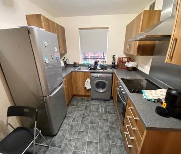 1 bedroom in a house share to rent - Photo 5