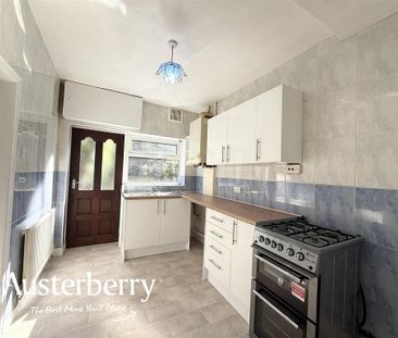 3 bedroom semi-detached house to rent - Photo 6