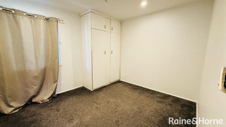 Stylishly Updated Family Home with Brand-New Kitchen - 3 Bed plus 4th Room / Rumpus - Photo 2
