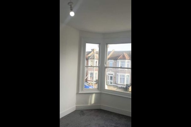 4 Bed Semi-Detached House, Grasmere Gardens, IG4 - Photo 1