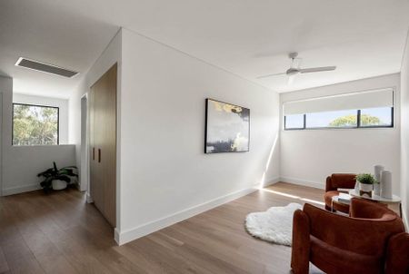 Brand New 5 Bedroom Duplex!! - Photo 3