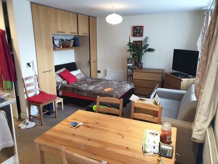 Studio Flat, Winchester Road, SO16 - Photo 2