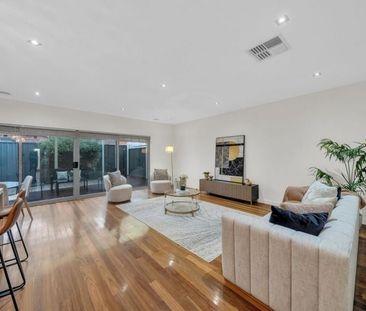 Stylish three bedroom residence, large and energy efficient - Photo 6