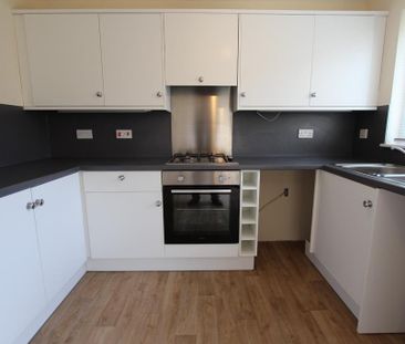 3 bedroom end of terrace house to rent - Photo 4