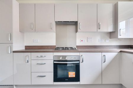 3 bedroom end of terrace house to rent - Photo 3