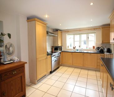 4 bedroom link detached house to rent - Photo 2