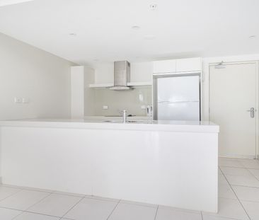 MODERN LIVING IN THE HEART OF THE CITY - Photo 3