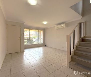 WELL PRESENTED STREET FACING TOWNHOUSE IN QUIET COMPLEX! - Photo 3
