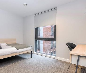 1 bedroom in a flat share to rent - Photo 2