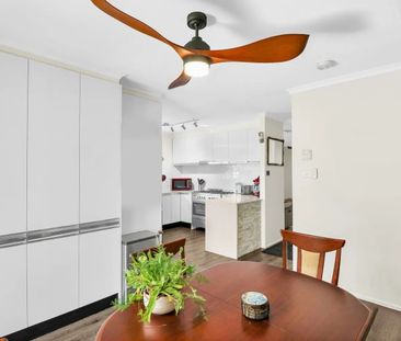 Spacious 3-Bedroom Home with parking behind electric gate - Photo 3