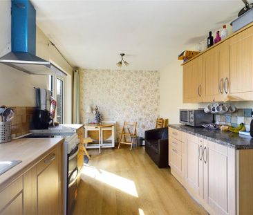 6 bedroom end of terrace house to rent - Photo 2