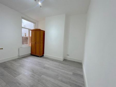2 bedroom maisonette to rent - Photo 2