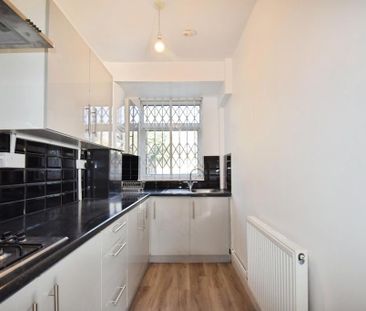 3 bedroom end of terrace house to rent - Photo 2