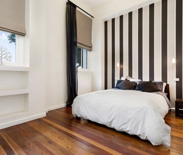 Brilliant 3 Bedroom Plus Study Residence In Iconic Warehouse - Photo 3