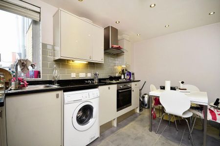 2 bedroom flat to rent - Photo 4