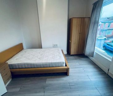 4 bedroom house of multiple occupation to rent - Photo 1