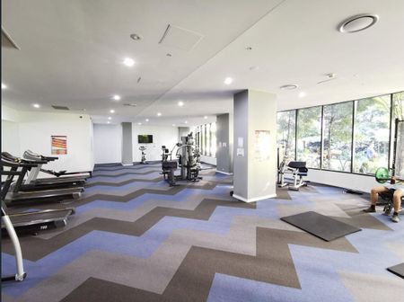 Fully Furnished Spacious 1 Bedroom Apartment in the Heart of Mascot - Photo 5