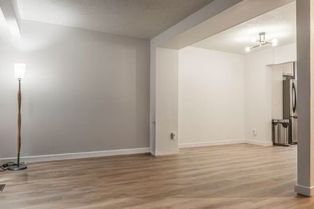 For Lease - 73 Hadley Circle Unit# 1, Bells Corners and South to Fallowfield, Ontario - Photo 2