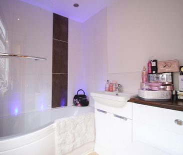 2 bedroom semi-detached house to rent - Photo 5