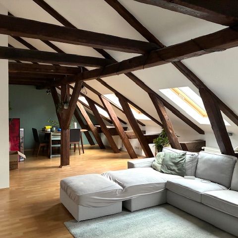 Wunderschöne Dachgeschosswohnung mit 3 Zimmern und großer Dachterrasse - Photo 1