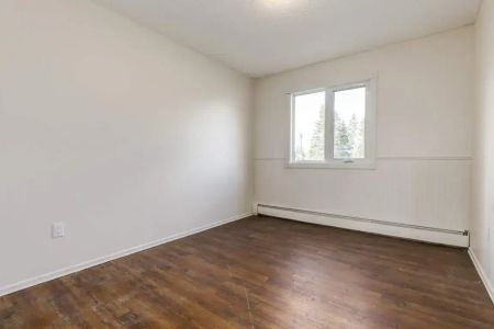 1 Bedroom - Photo 5