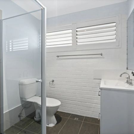 Renovated Living! - Photo 4