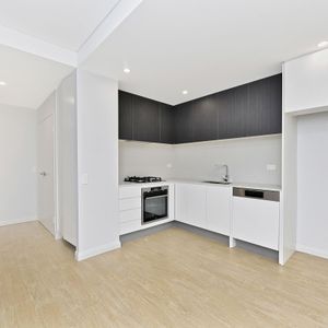 DESIGNER 1 BEDROOM APARTMENT - Photo 2