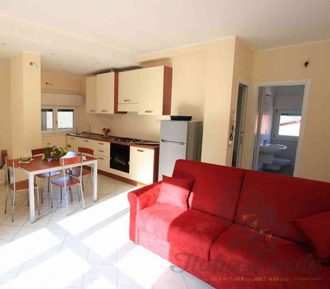 Двухкомнатная квартира в помесячную аренду в Варенне - Photo 1