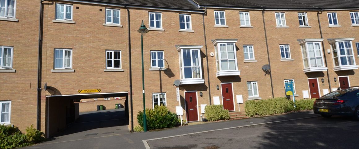 New Lakeside, Hampton, Peterborough - Photo 1