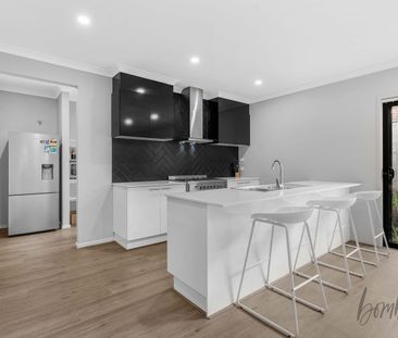 8 Fabular Street, Donnybrook, Vic 3064 - Photo 1