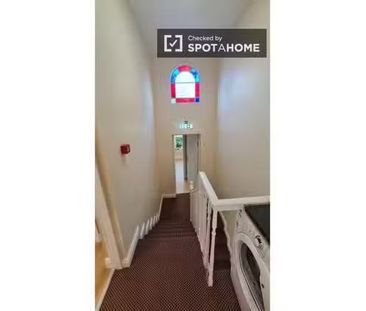 Private ensuite room in North Circular Road, Dublin - Photo 4