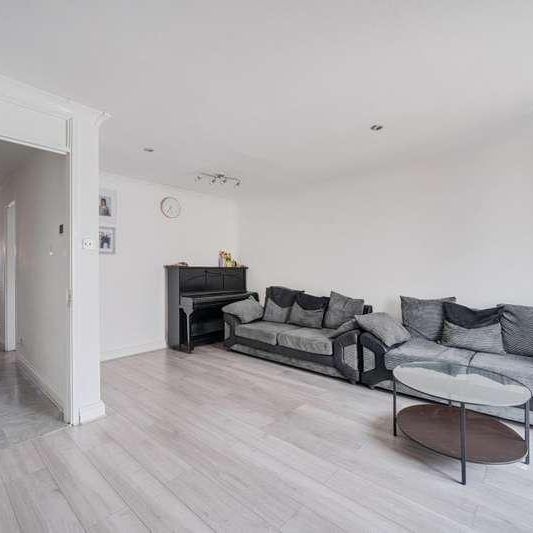 Slough, Berkshire, SL2 - Photo 1