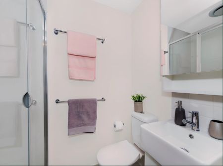 3 Bedroom Apartment - Photo 5