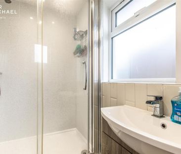 3 bedroom flat to rent - Photo 5