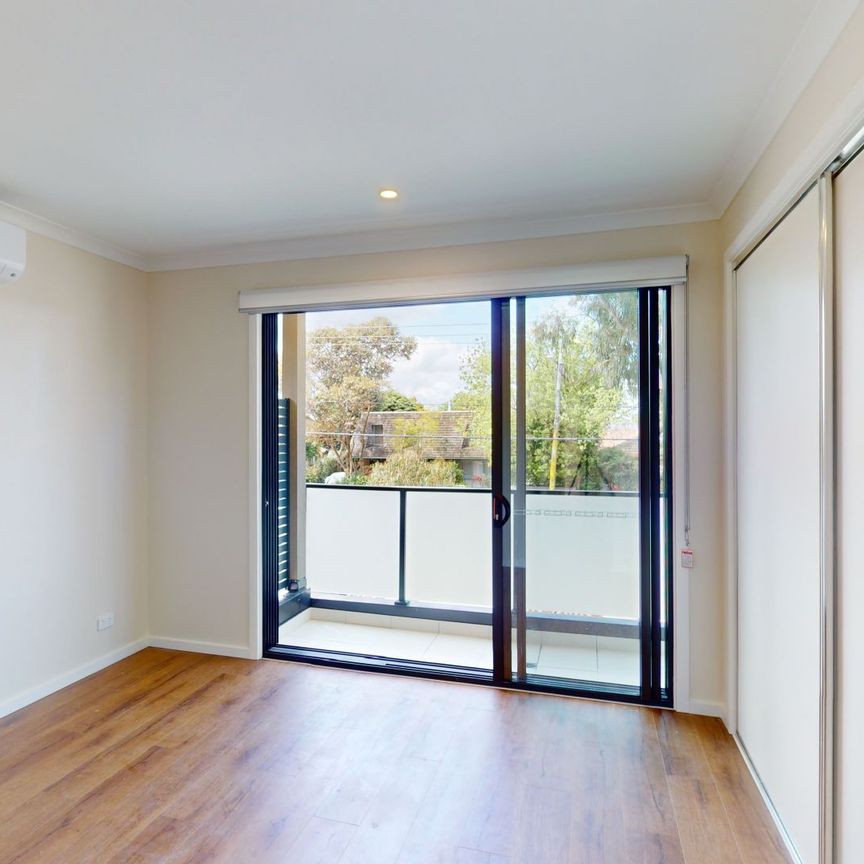 2/97 Blackburn Road Mount Waverley VIC - Photo 1