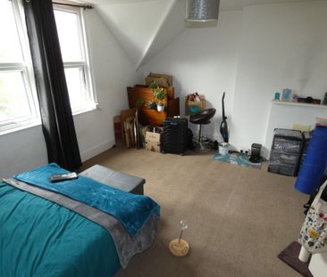 1 bed Studio Apartment - To Let - Photo 2