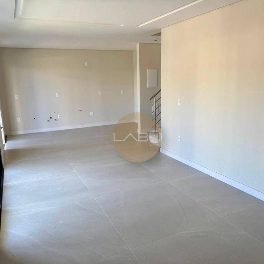 Casa Com 3 Suítes Próximo a Praia - Foto 1