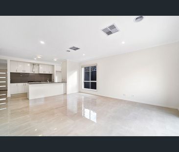 Modern 3-Bedroom Home with Quick Freeway Access!! - Photo 4