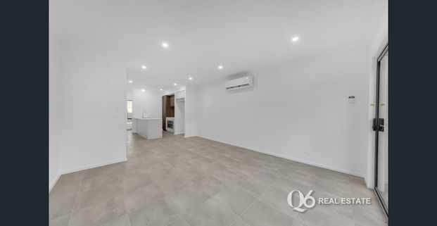 Brand New, Stylish Townhouse in Prime Westwood Estate Location! - Photo 1