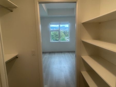 Top Floor New 1 Bedroom Near Downtown - Photo 4