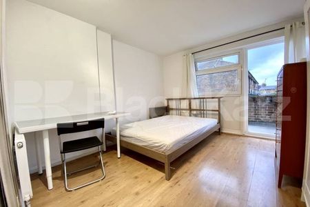 Arranged over two floors with wooden floors - Photo 2